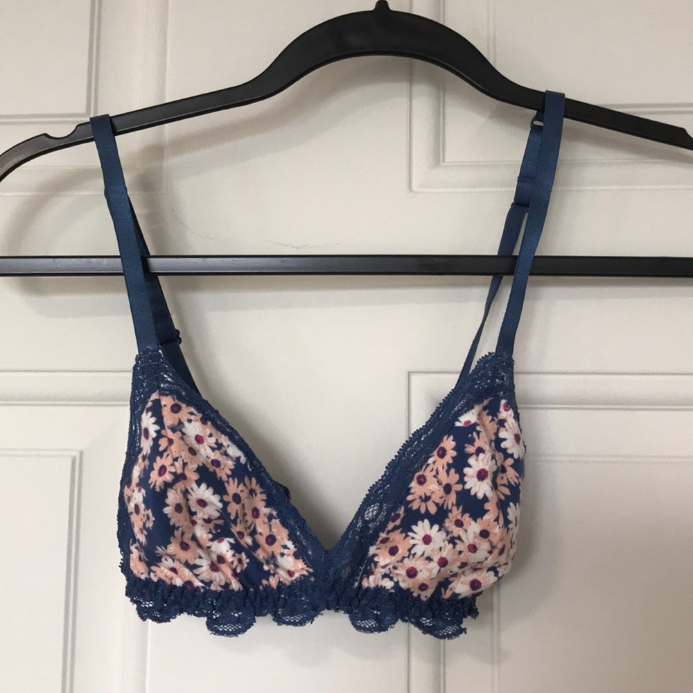 ‼️SOLD‼️ Urban outfitters floral bralette